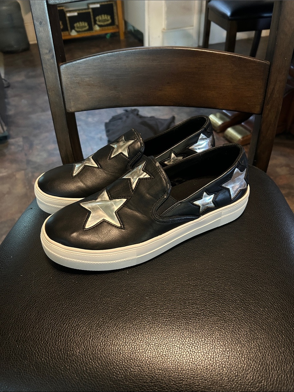 Steve Madden Black Leather Slip-On Flats with Silver Star Appliqués 8.5 Giggi